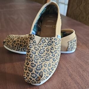 TOMS National Geographic Collection Tan Leopard Print Moccasins
